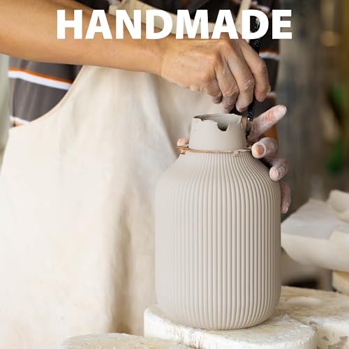Flature Ceramic Vase with Grooves - Matte Black 20cm Tall